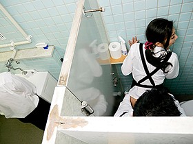 パートを始めた妻が職場のバイトたちに寝取られ中出しされまくっていた　一条綺美香　サンプル画像03